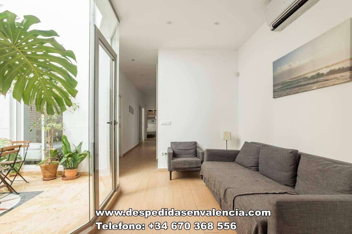 Beachfront villa Valencia sleeping 10 to 35 guests for big group trips