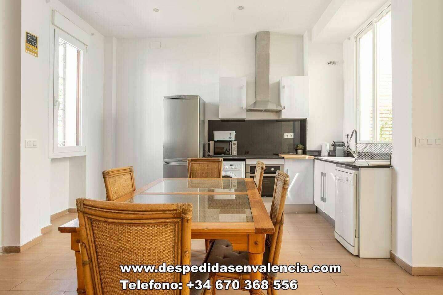 Holiday villa rental in Valencia for large groups and long weekends